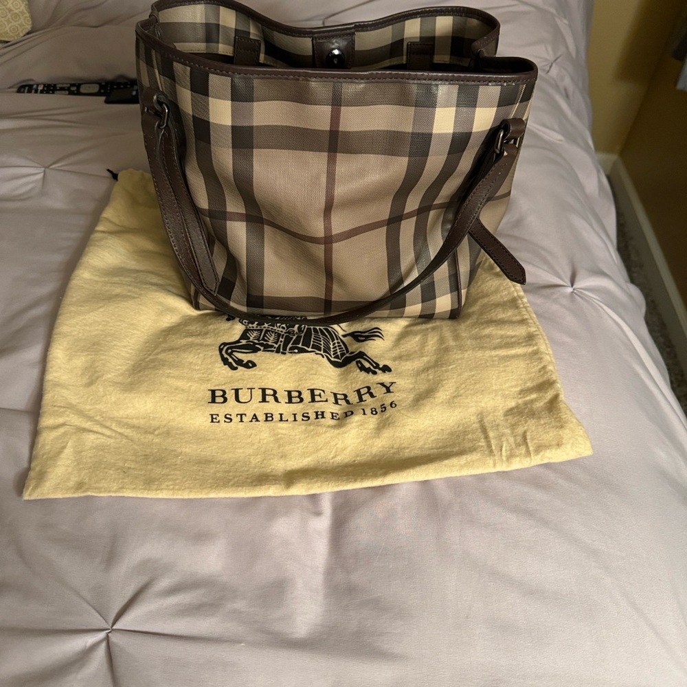 AUTHENTIC: Burberry Nova Check Tote- Used Like New - Picture 12 of 13